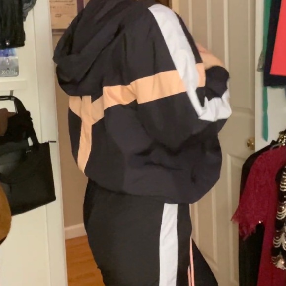 Limited Edition Sarah’s Day x WFA Windbreaker - Picture 10 of 10